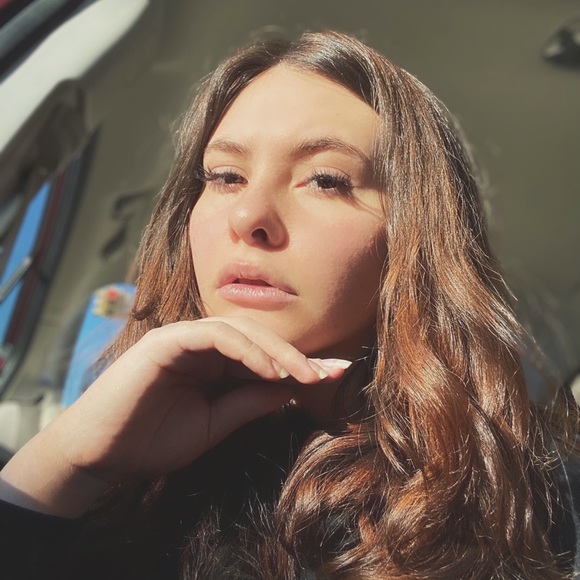 Meet your Posher, Hailey - Picture 1 of 1